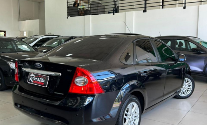 Ford Focus Ghia Sed. 2.0 16V/2.0 16V Flex Aut 2010 Flex-0