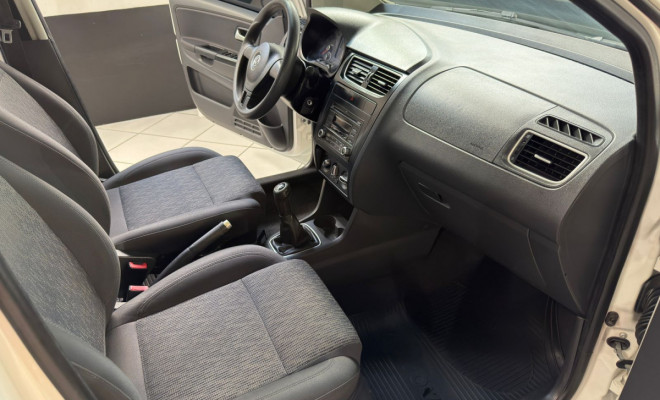 VW - VolksWagen Fox 1.6 Mi Total Flex 8V 5p 2013 Flex-2