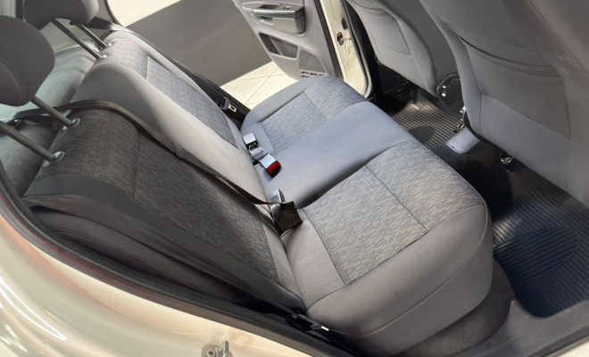 VW - VolksWagen Fox 1.6 Mi Total Flex 8V 5p 2013 Flex-12