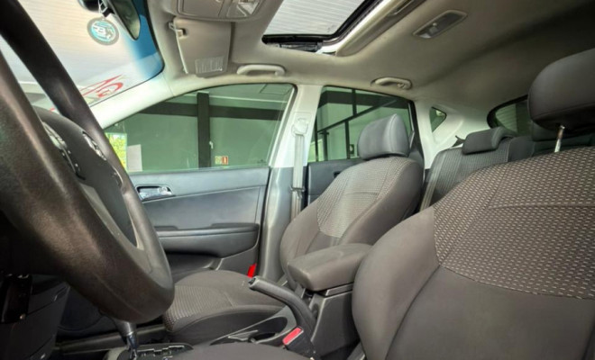 Hyundai i30 2.0 16V 145cv 5p Aut. 2012 Gasolina-12