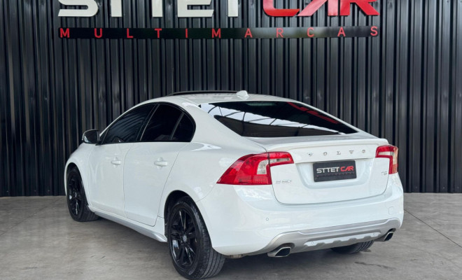 Volvo S60 T-5 2.0 240cv 4p 2012 Gasolina-2