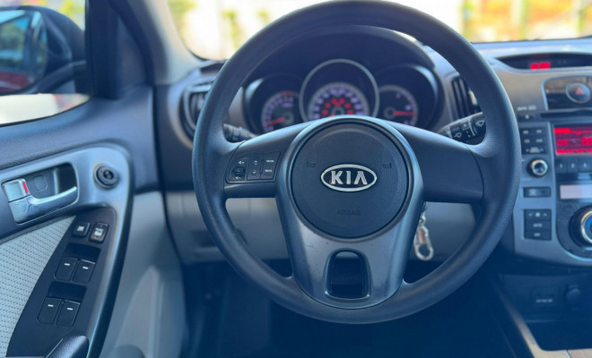 Kia Motors Cerato 1.6 16V Aut. 2011 Gasolina-12