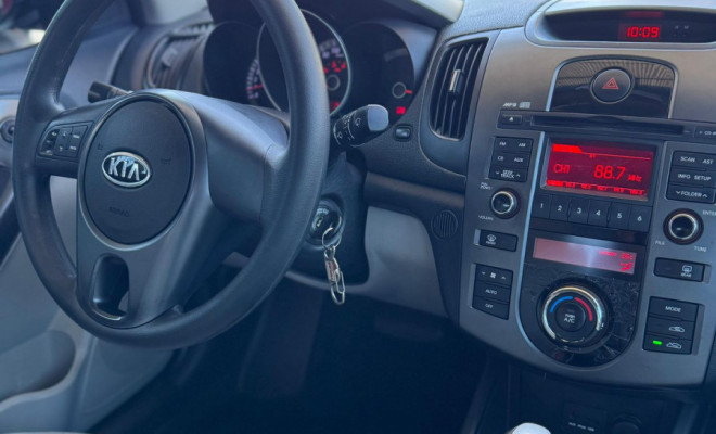 Kia Motors Cerato 1.6 16V Aut. 2011 Gasolina-6