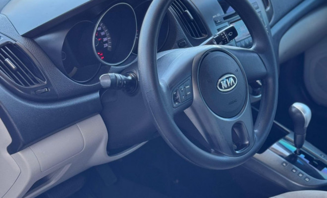 Kia Motors Cerato 1.6 16V Aut. 2011 Gasolina-5