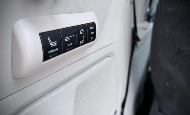 Chrysler TOWN & COUNTRY Limited 3.8 /3.6 V6 Aut. 2010 Gasolina-11