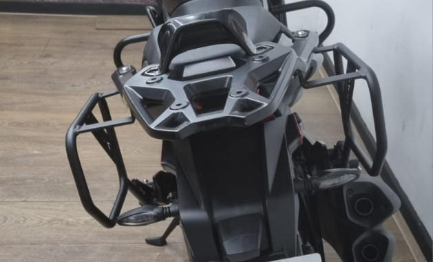 BAJAJ DOMINAR 400  2025 Gasolina-10