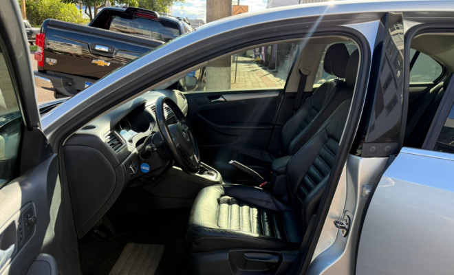 VW - VolksWagen JETTA Highline 2.0 TSI 16V 4p Tiptronic 2013 Gasolina-7