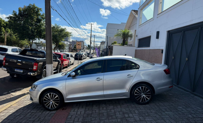 VW - VolksWagen JETTA Highline 2.0 TSI 16V 4p Tiptronic 2013 Gasolina-3