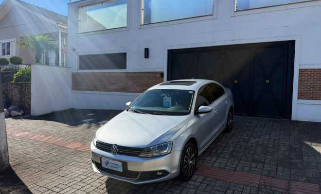 VW - VolksWagen JETTA Highline 2.0 TSI 16V 4p Tiptronic 2013 Gasolina-1