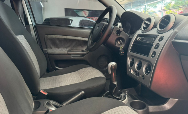 Ford Fiesta Sed. 1.6 8V Flex 4p 2011 Flex-7