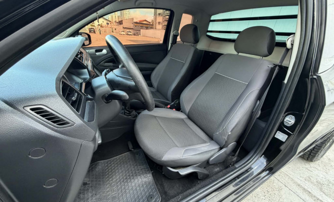 VW - VolksWagen Saveiro Trendline 1.6 T.Flex 8V CE 2017 Flex-6