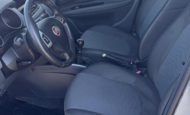 PUNTO ATTRACTIVE 1.4 SÉRIE ITÁLIA 2016 | DESIGN EXCLUSIVO E MOTOR 1.4-6