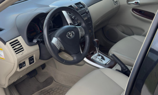 COROLLA ALTIS 2.0 AUT 2013 | RARIDADE - APENAS 37.000 KM - REVISÕES NA CONCESSIONÁRIA-9