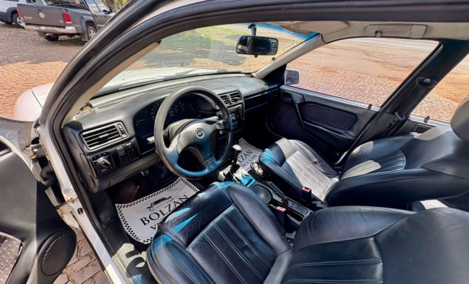 GM - Chevrolet Vectra GLS/Expres.2.2/ 2.0 e 2.0 CD 8V 1995 Gasolina-9