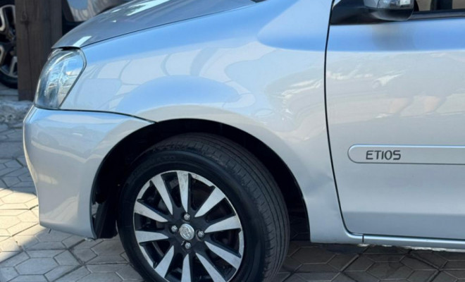 Toyota ETIOS PLATINUM Sed. 1.5 Flex 16V 4p Mec. 2016 Flex-0