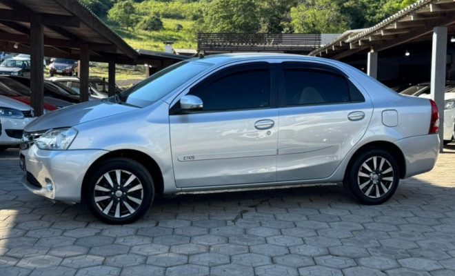 Toyota ETIOS PLATINUM Sed. 1.5 Flex 16V 4p Mec. 2016 Flex