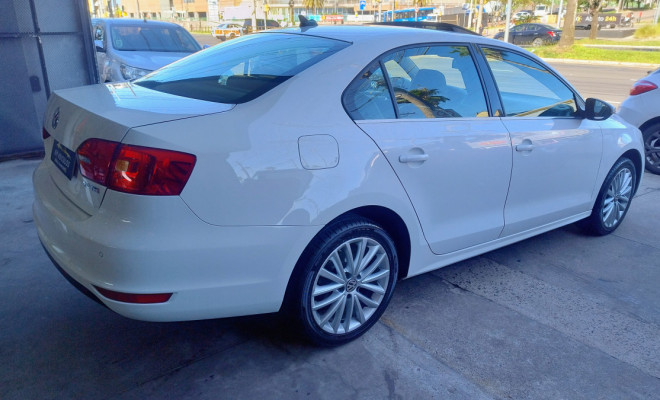 VW - VolksWagen JETTA Highline 2.0 TSI 16V 4p Tiptronic 2013 Gasolina-13