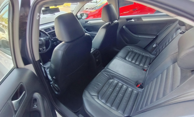 VW - VolksWagen JETTA Highline 2.0 TSI 16V 4p Tiptronic 2013 Gasolina-0