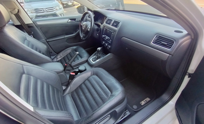 VW - VolksWagen JETTA Highline 2.0 TSI 16V 4p Tiptronic 2013 Gasolina-5