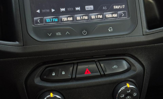 GM - Chevrolet ONIX HATCH LTZ 1.4 8V FlexPower 5p Aut. 2016 Flex-10