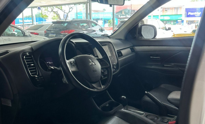 Mitsubishi OUTLANDER 2.0 16V 160cv Aut. 2015 Gasolina-10