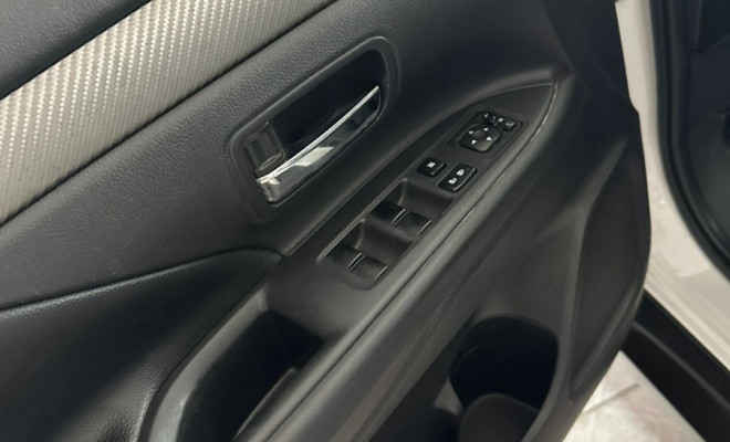 Mitsubishi OUTLANDER 2.0 16V 160cv Aut. 2015 Gasolina-6