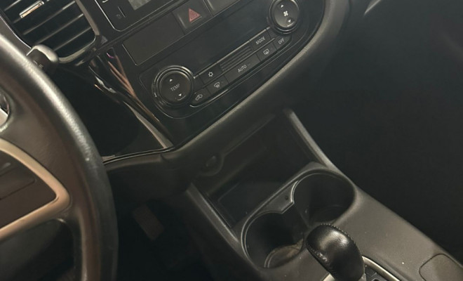 Mitsubishi OUTLANDER 2.0 16V 160cv Aut. 2015 Gasolina-9