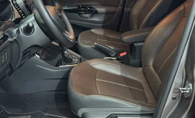 Renault CAPTUR Iconic 1.3 TB 16V Flex 5p Aut. 2024 Flex-9