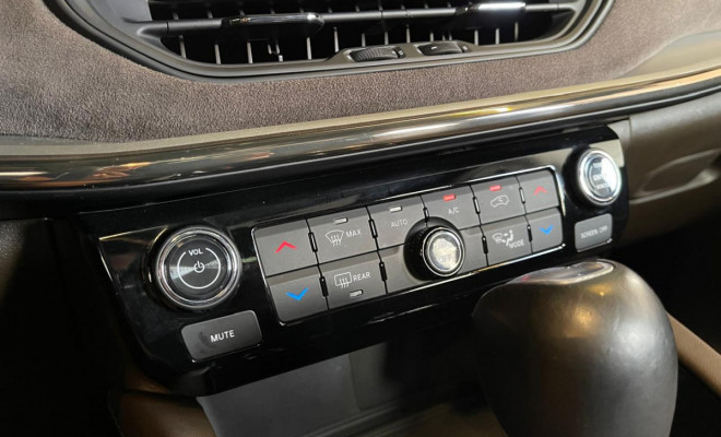 Jeep Commander Overland Hurricane 2.0 4x4 TB Gasolina Aut 2025-10