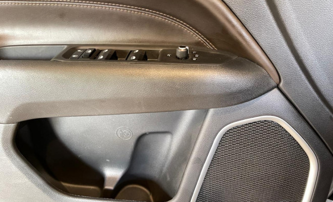 Jeep Commander Overland Hurricane 2.0 4x4 TB Gasolina Aut 2025-19