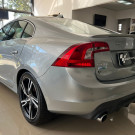 Volvo S60 T-5 R-DESIGN 2.0 240cv 4p 2014 Gasolina-0