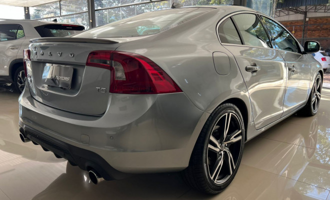 Volvo S60 T-5 R-DESIGN 2.0 240cv 4p 2014 Gasolina-1