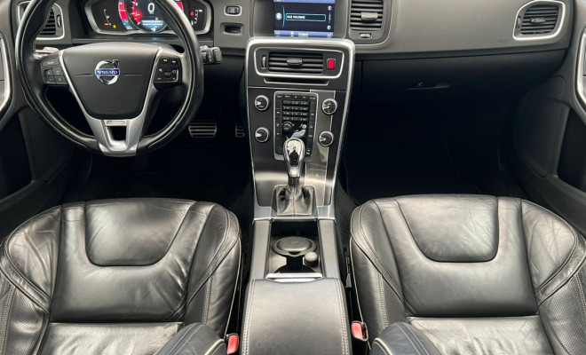 Volvo S60 T-5 R-DESIGN 2.0 240cv 4p 2014 Gasolina-10