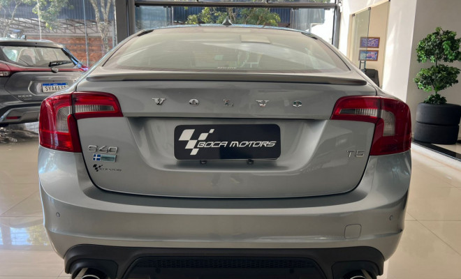 Volvo S60 T-5 R-DESIGN 2.0 240cv 4p 2014 Gasolina-7