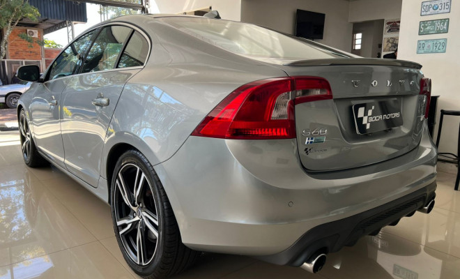 Volvo S60 T-5 R-DESIGN 2.0 240cv 4p 2014 Gasolina-0