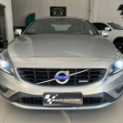Volvo S60 T-5 R-DESIGN 2.0 240cv 4p 2014 Gasolina-3
