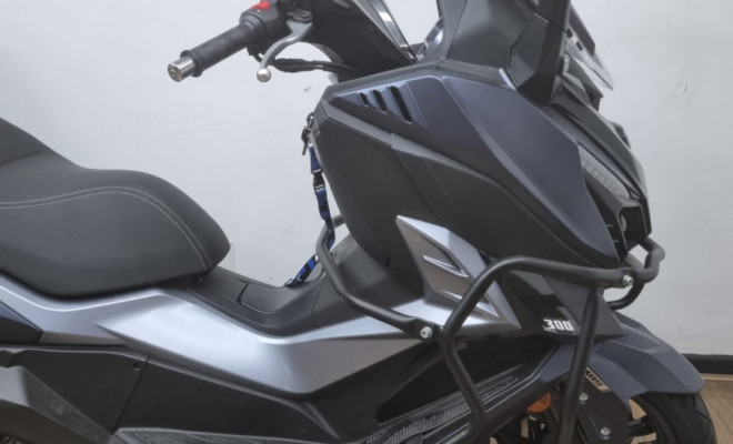 DAFRA CRUISYM 300  2026 Gasolina-6