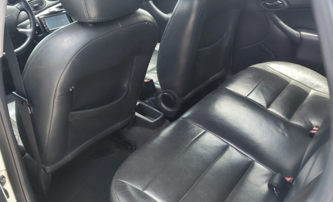 Ford Focus 1.6 S/SE/SE Plus Flex 8V/16V  5p 2005 Gasolina-11