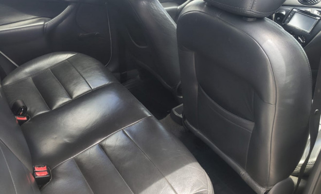 Ford Focus 1.6 S/SE/SE Plus Flex 8V/16V  5p 2005 Gasolina-10