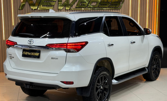 Toyota Hilux SW4 SRX 4x4 2.8 TDI 16V Dies. Aut. 2016 Diesel-4