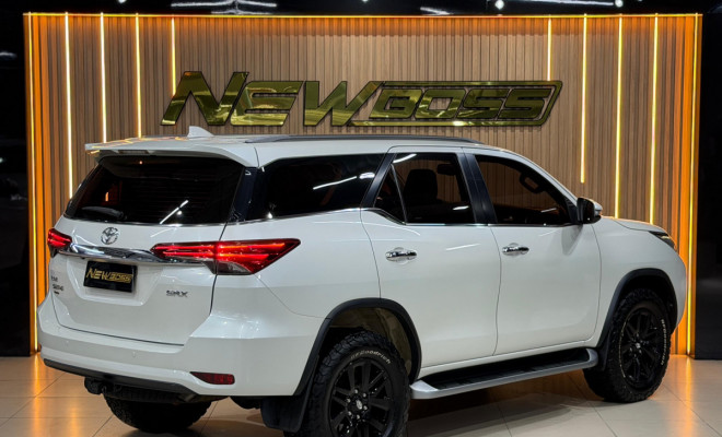 Toyota Hilux SW4 SRX 4x4 2.8 TDI 16V Dies. Aut. 2016 Diesel-0