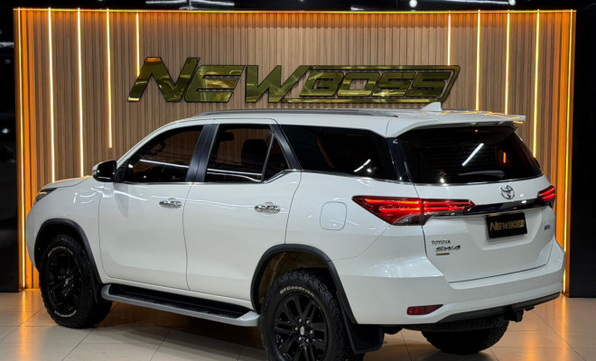 Toyota Hilux SW4 SRX 4x4 2.8 TDI 16V Dies. Aut. 2016 Diesel-2