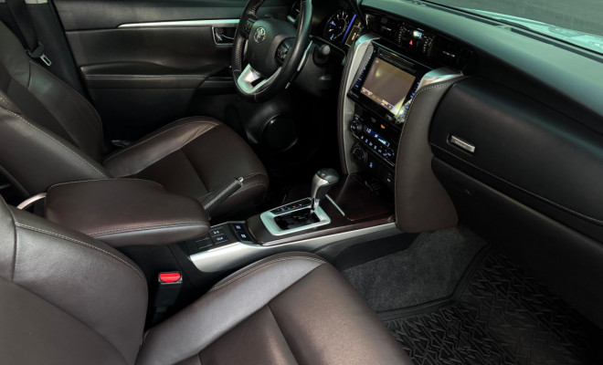 Toyota Hilux SW4 SRX 4x4 2.8 TDI 16V Dies. Aut. 2016 Diesel-5