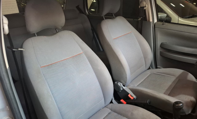 VW - VolksWagen Fox Plus 1.6Mi Total Flex 8V 4p 2008 Flex-12