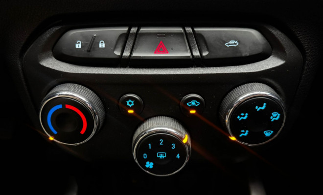 GM - Chevrolet ONIX HATCH LTZ 1.4 8V FlexPower 5p Mec. 2015 Flex-10