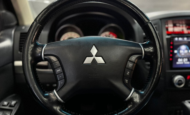 Mitsubishi Pajero HPE Full 3.2 4x4 T.I.Dies. 5p Aut 2014 Diesel-9