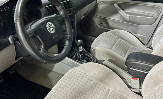 VW - VolksWagen Golf 2.0/ 2.0 Mi Flex Aut/Tiptronic. 2001 Flex-1