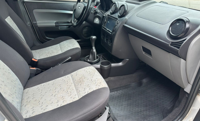 Ford Fiesta 1.0 8V Class - 2008-7