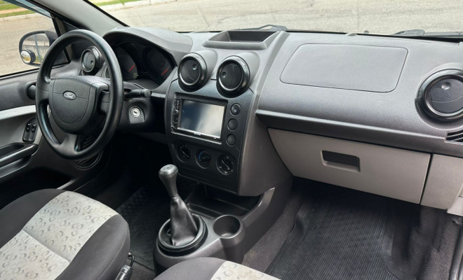 Ford Fiesta 1.0 8V Class - 2008-8