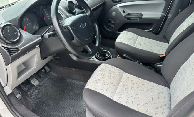 Ford Fiesta 1.0 8V Class - 2008-9